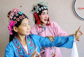 Pupils Learn Xianzi Opera in Linyi