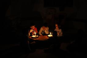 (FOCUS)MIDEAST-GAZA-KHAN YOUNIS-PALESTINIAN-ISRAELI CONFLICT-POWER OUTAGE