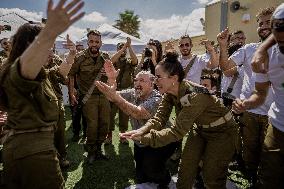 Israeli Soldiers Get Married Amid War