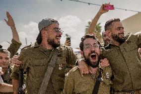 Israeli Soldiers Get Married Amid War