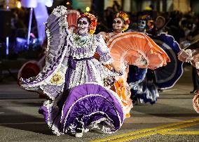 U.S.-CHICAGO-HALLOWEEN-ART IN THE DARK-PARADE