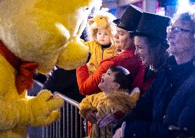 U.S.-CHICAGO-HALLOWEEN-ART IN THE DARK-PARADE