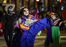 U.S.-CHICAGO-HALLOWEEN-ART IN THE DARK-PARADE