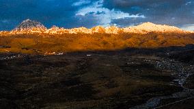 Yala Snow-capped Mountain Sunset Scenery in Ganzi