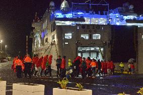 Transfer of migrants from El Hierro to other islands due to the collapse of reception sites