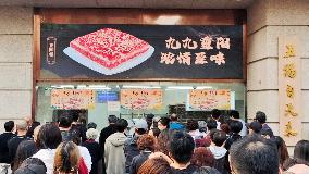 Tourists Buy Chongyang Cake in Shanghai