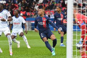 Ligue 1 - PSG v Strasbourg