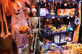 Halloween Ornaments On Sale in Shanghai