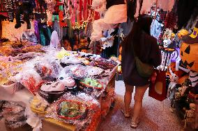 Halloween Ornaments On Sale in Shanghai