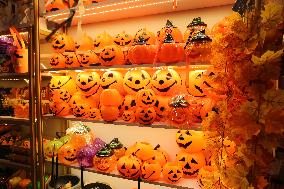 Halloween Ornaments On Sale in Shanghai