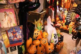 Halloween Ornaments On Sale in Shanghai