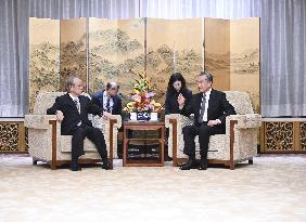 CHINA-BEIJING-WANG YI-YASUO FUKUDA-JAPANESE FRIENDSHIP DELEGATION-MEETING (CN)