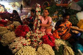 Market Crowd Ahead Of Dussehra Festival In Mumbai