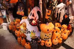 Halloween Ornaments On Sale in Shanghai