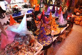 Halloween Ornaments On Sale in Shanghai