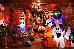 Halloween Ornaments On Sale in Shanghai