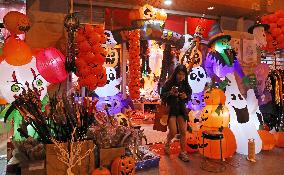 Halloween Ornaments On Sale in Shanghai