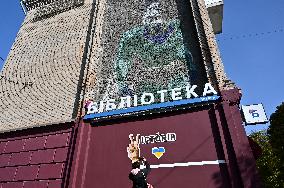 Portuguese artists create street art in support of Ukraine in Zaporizhzhia