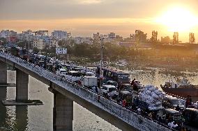 Vehicles Are Trapped In A Traffic Jam - Dhaka