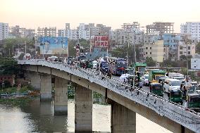 Vehicles Are Trapped In A Traffic Jam - Dhaka