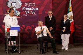 Mexican President Gets Vaccinated Against Flu And Covid-19 - Mexico