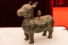 AUSTRALIA-CANBERRA-CHINESE CULTURAL OBJECTS-HANDOVER CEREMONY