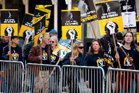 Sarah Jessica Parker at the SAG AFTRA Strike in New York