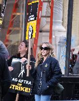 Sarah Jessica Parker at the SAG AFTRA Strike in New York