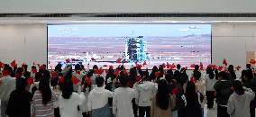 Students Celebrate Shenzhou XVII Manned Spacecraft Launch