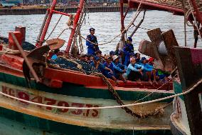 Two Vietnamese Fishing Vessels Were Caught Stealing Fish In Indonesian Seas