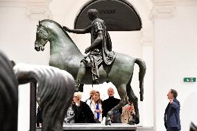 Trudie Styler And Sting At The National Archaeological Museum - Naples