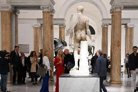 Trudie Styler And Sting At The National Archaeological Museum - Naples