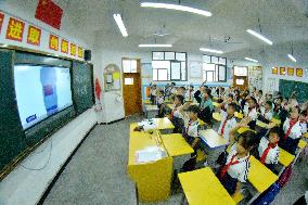 Pupils Watch Shenzhou XVII Spacecraft Launch