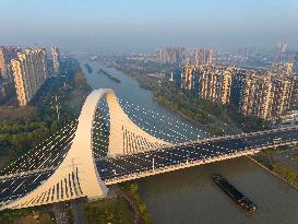 Ships Sail on The Beijing-Hangzhou Grand Canal in Huai 'an