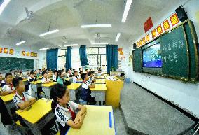 Pupils Watch Shenzhou XVII Spacecraft Launch