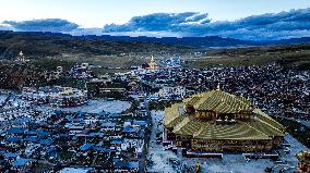 Yaqing Temple At Ganzi