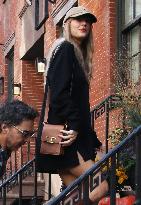 Taylor Swift Arriving At Bradley Cooper House - NYC