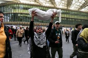 Demonstration In Paris In Support To Palestinians