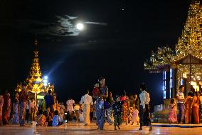 MYANMAR-NAY PYI TAW-THADINGYUT FESTIVAL