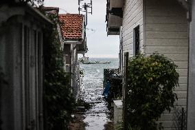 Cap Ferret Hit By Vague Submerison Phenomenon And Heavy Rain