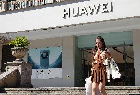 Huawei Store in Yichang