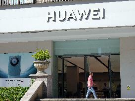 Huawei Store in Yichang