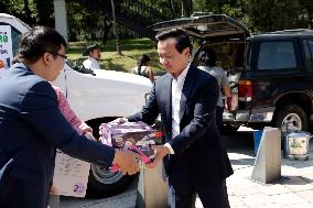 Chinese Ambassador To Mexico, Zhang Run, Donates Food To The Victims Of Hurricane Otis In Acapulco