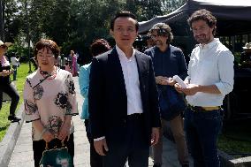 Chinese Ambassador To Mexico, Zhang Run, Donates Food To The Victims Of Hurricane Otis In Acapulco