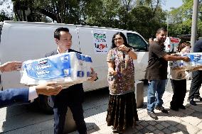 Chinese Ambassador To Mexico, Zhang Run, Donates Food To The Victims Of Hurricane Otis In Acapulco