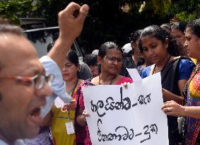 Sri Lankan Government Officers Demand Higher Salaries And Lower Cost Of Living Amid Economic Struggles.