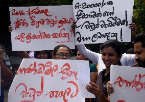 Sri Lankan Government Officers Demand Higher Salaries And Lower Cost Of Living Amid Economic Struggles.