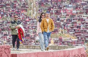 Seta Wuming Buddhist Institute in Ganzi