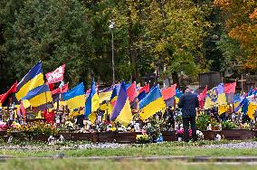Prayer for perished Ukrainian military personnel in Lviv