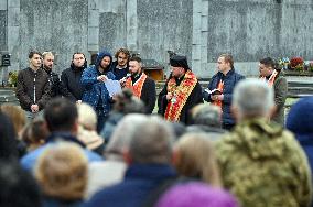 Prayer for perished Ukrainian military personnel in Lviv